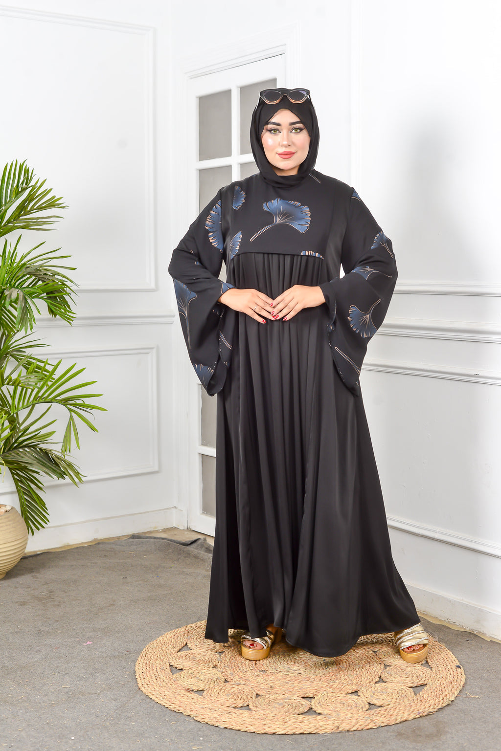 ABAYA WITH BLUE ROSES