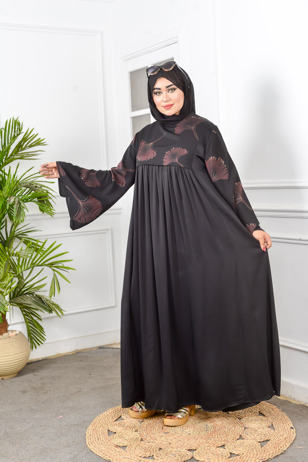 ABAYA WITH RED ROSES