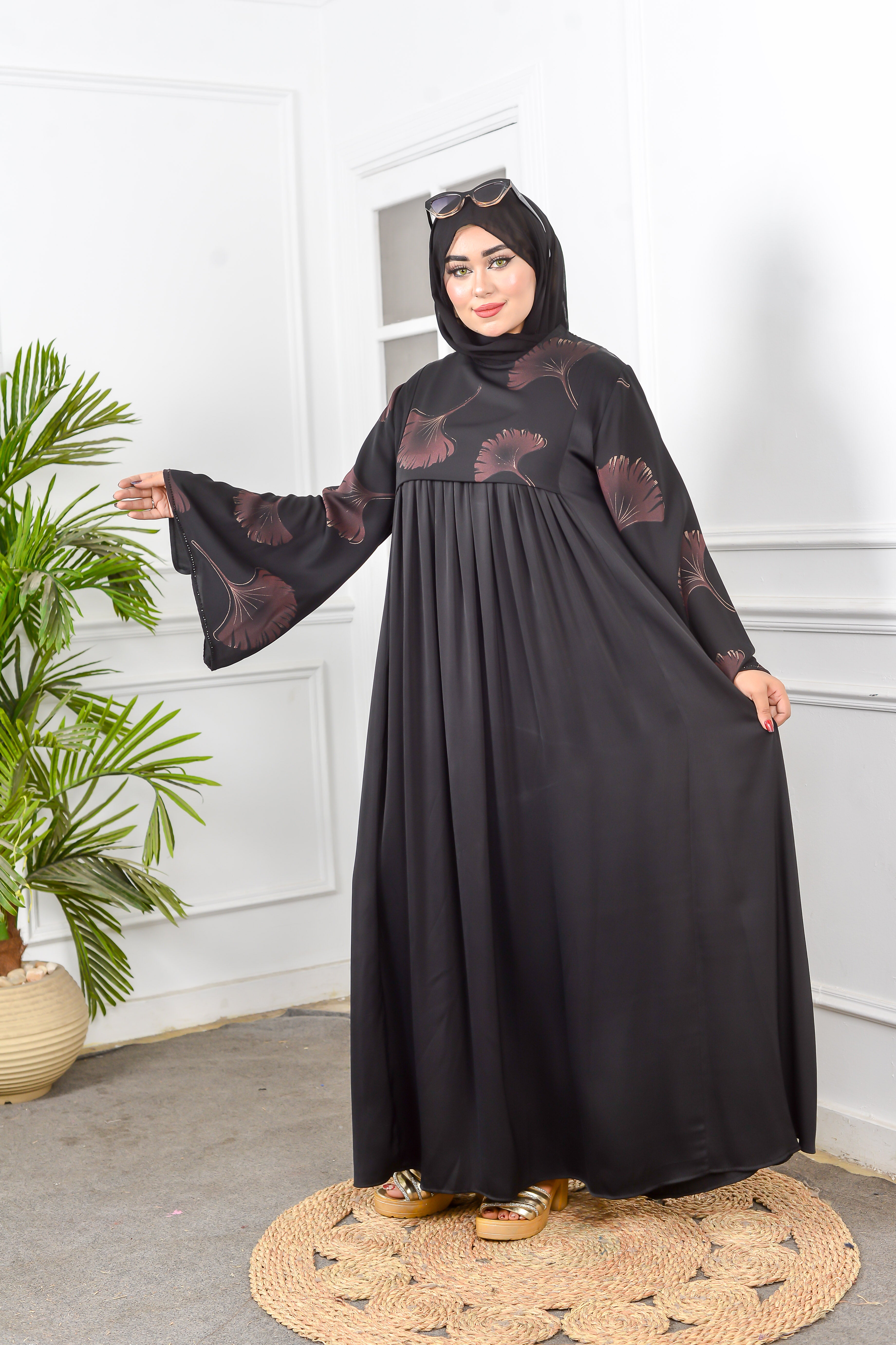 ABAYA WITH RED ROSES
