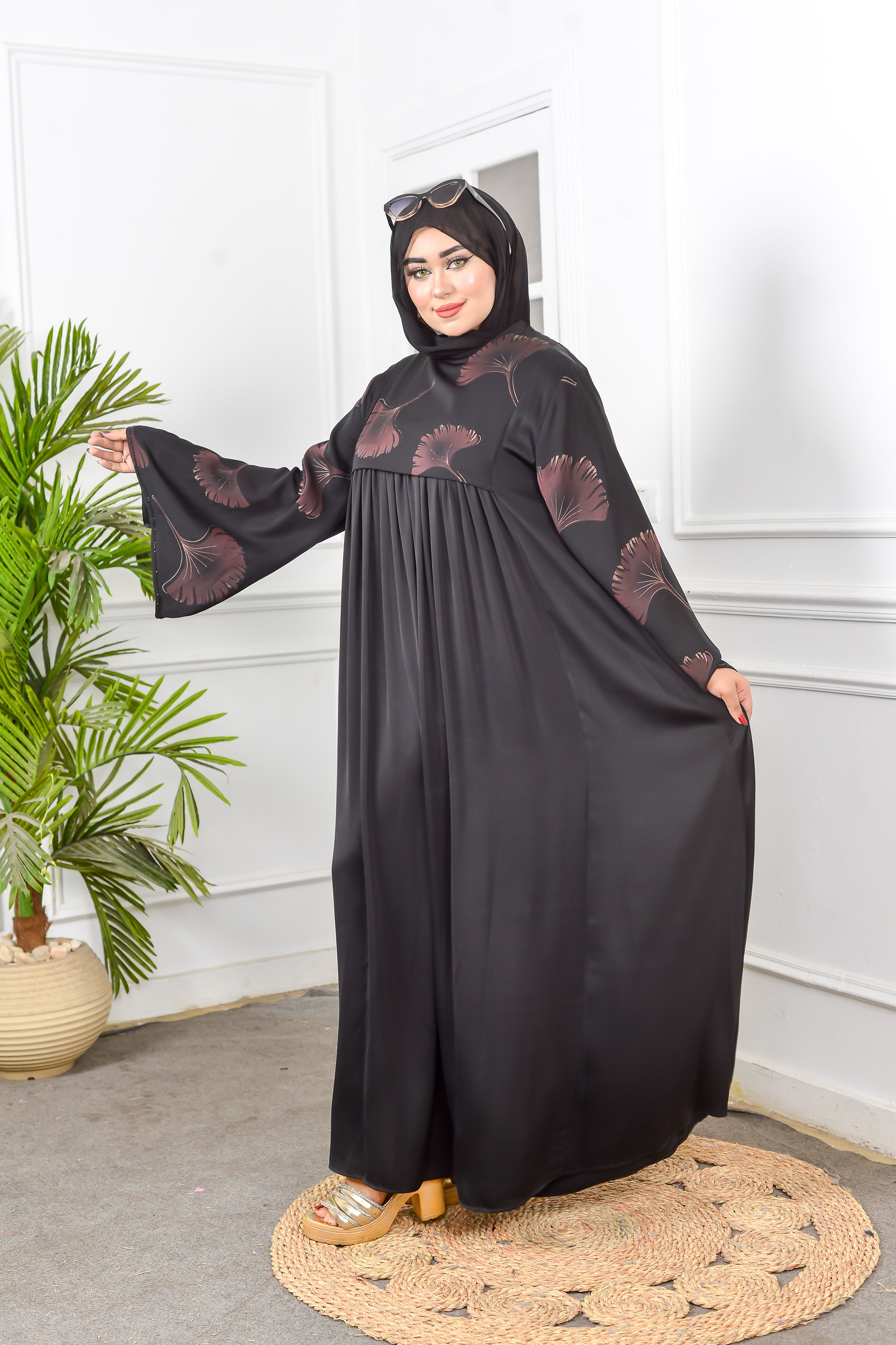 ABAYA WITH RED ROSES