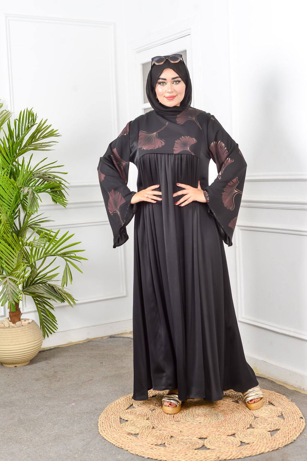 ABAYA WITH RED ROSES