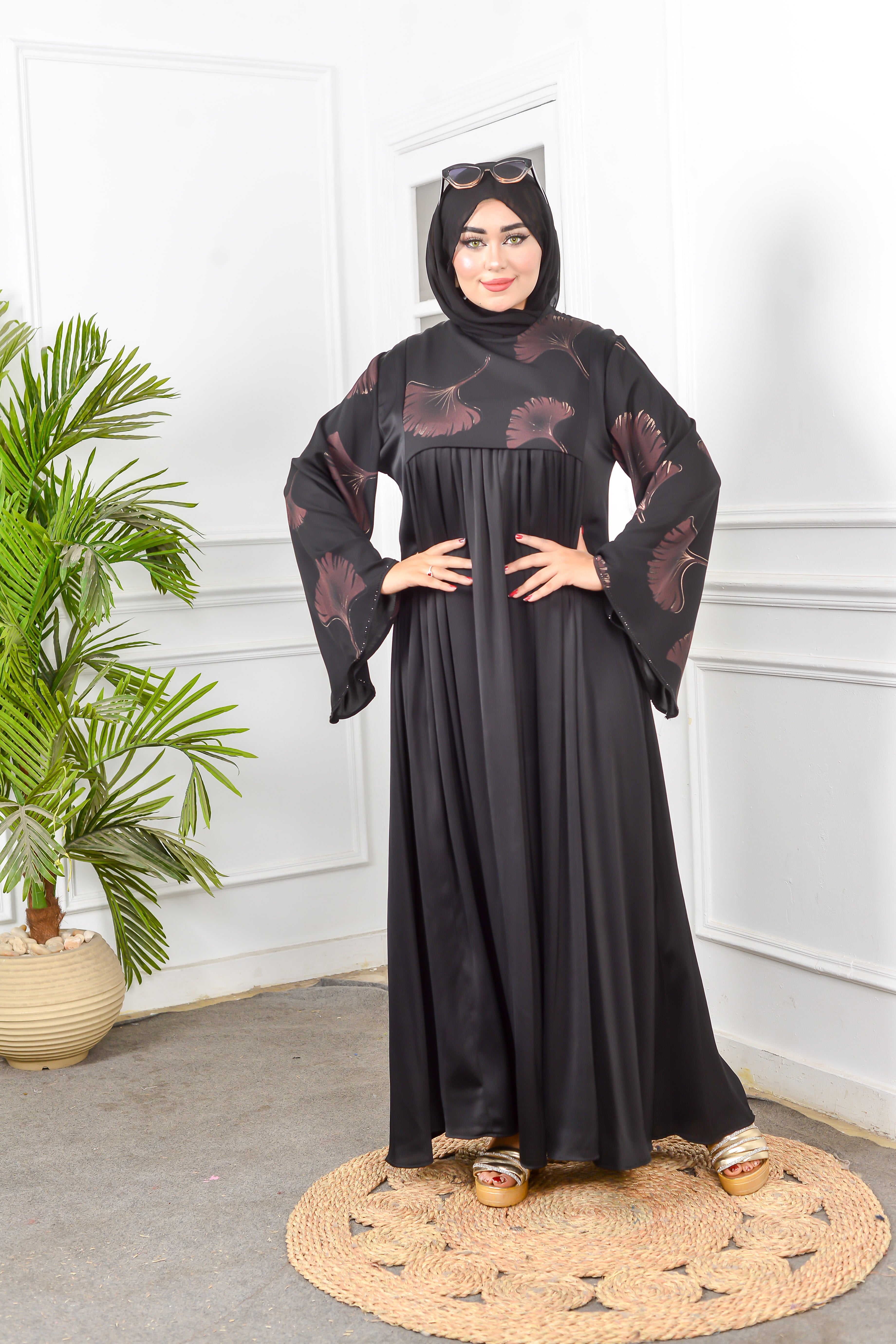 ABAYA WITH RED ROSES