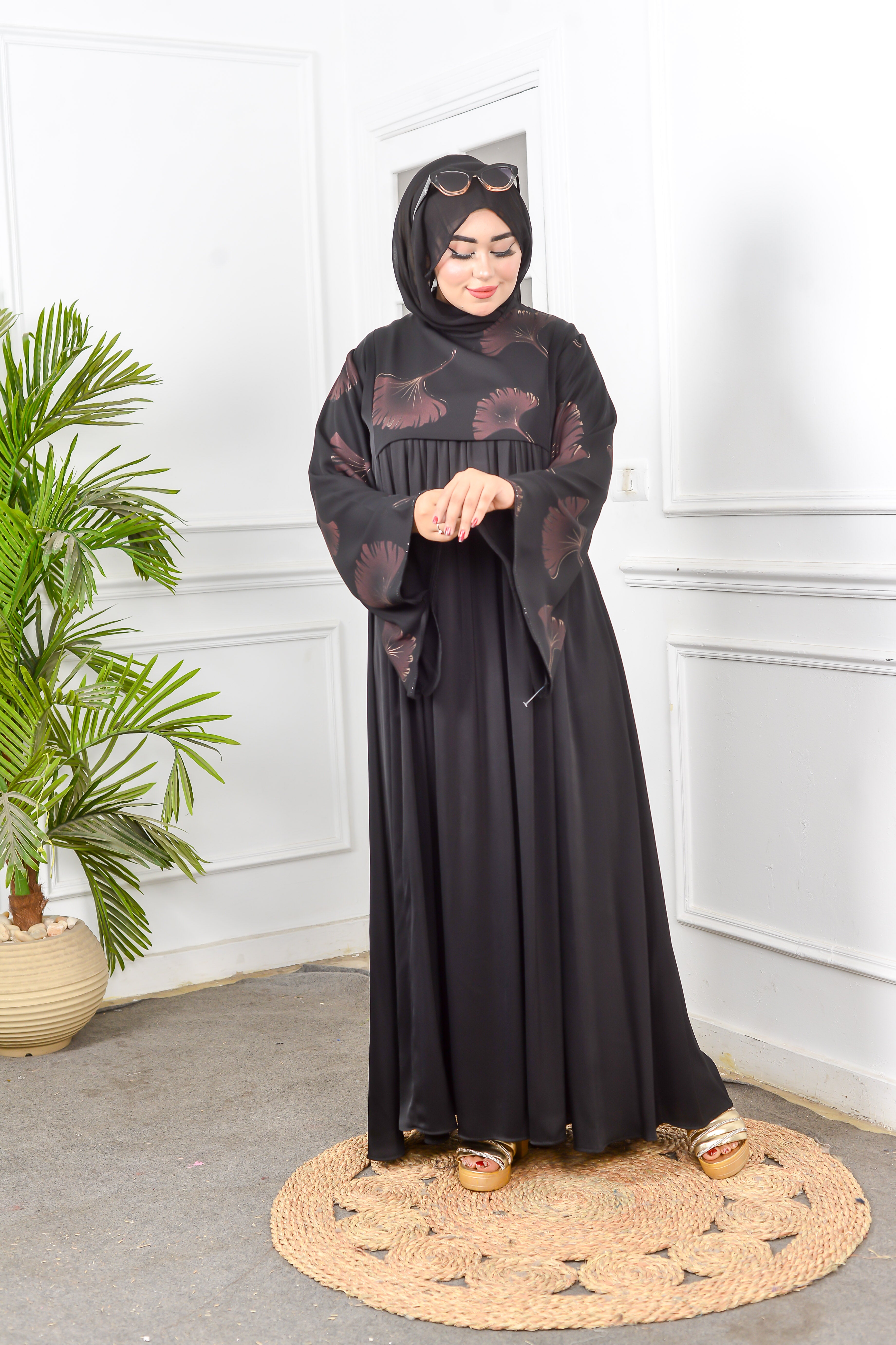 ABAYA WITH RED ROSES