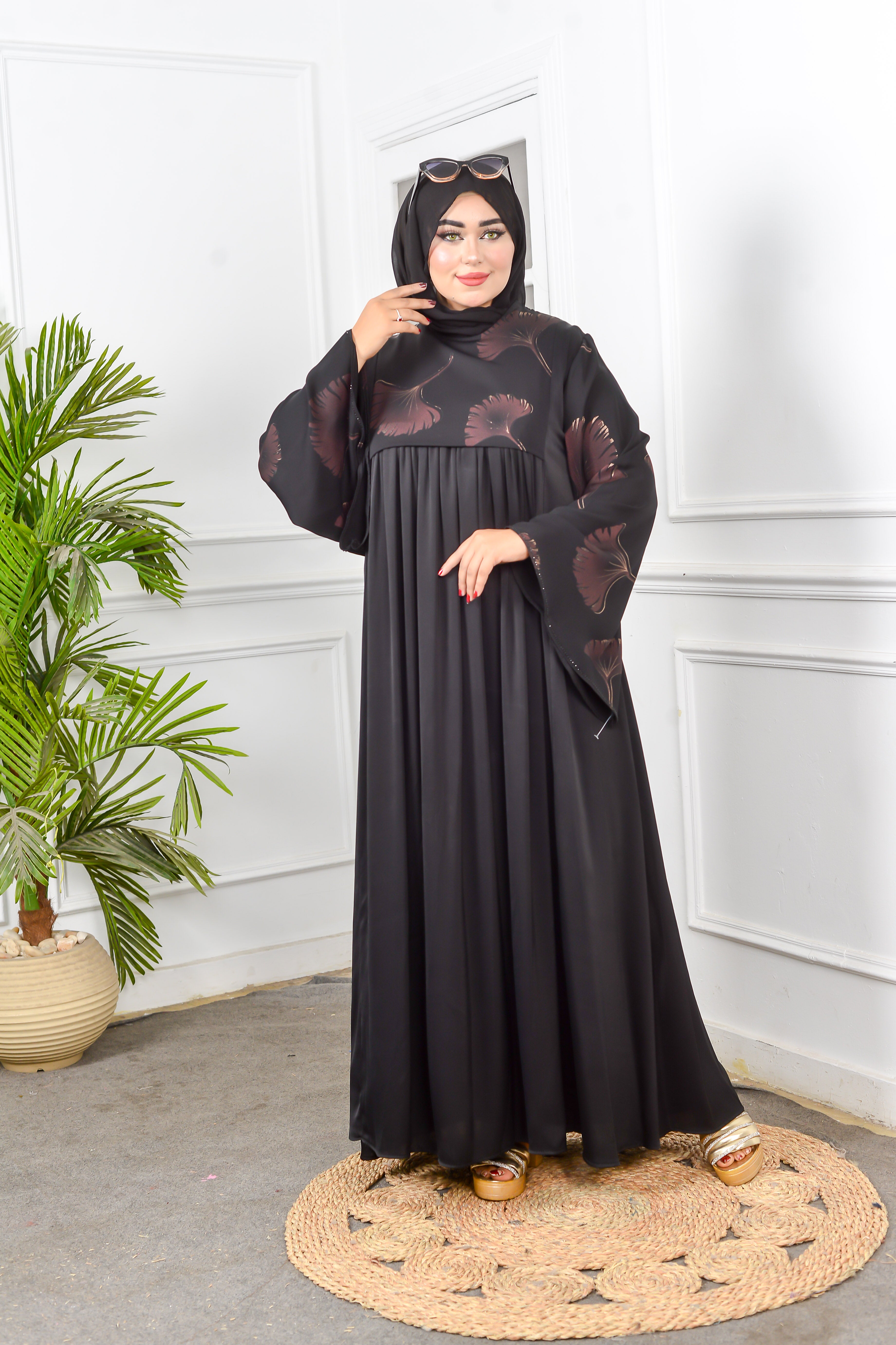 ABAYA WITH RED ROSES